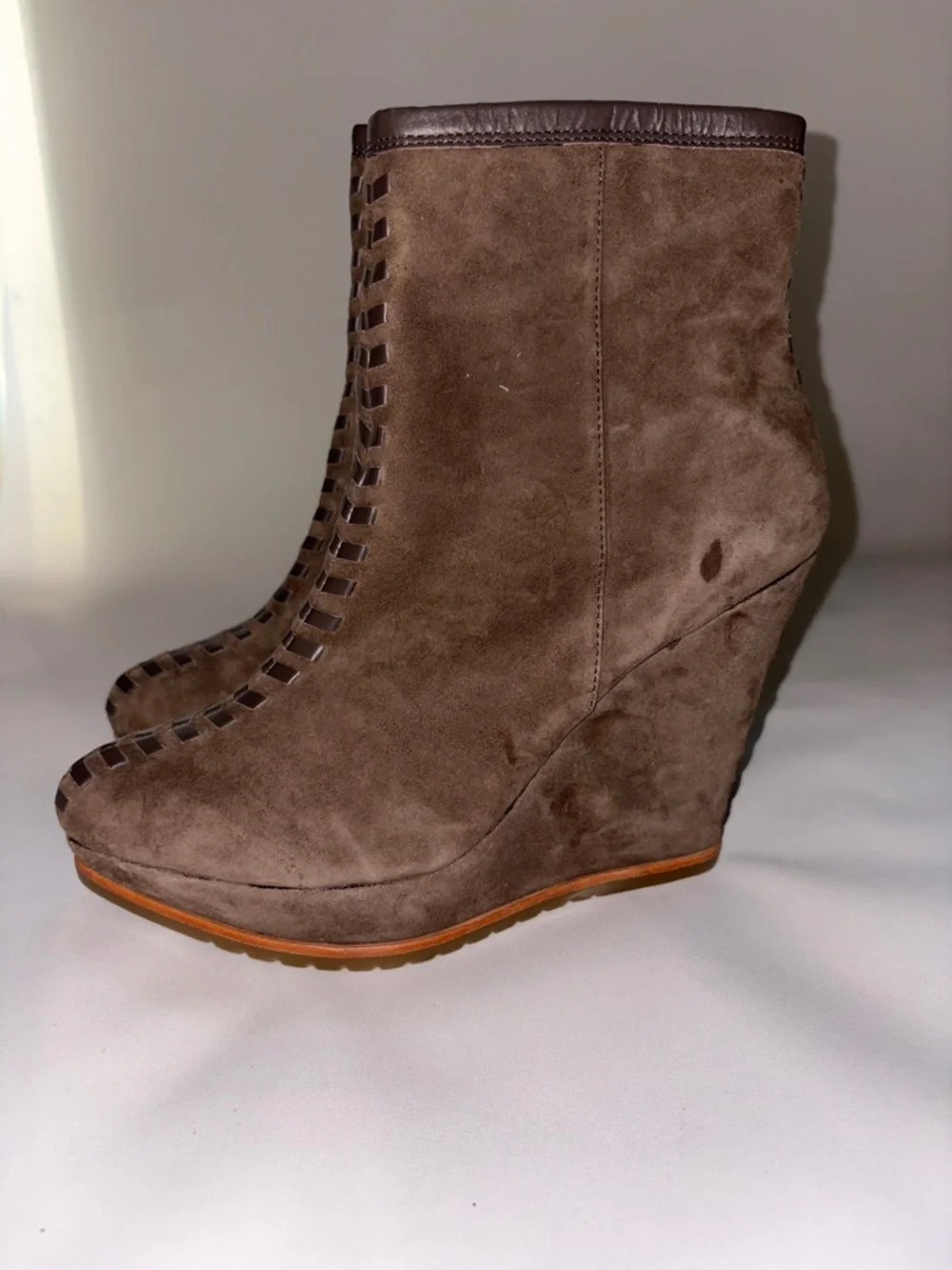 Isola suede wedge